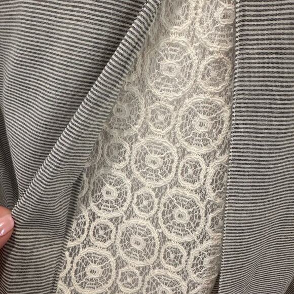 Birds of Paradis by Trovata Blouse - Picture 3 of 8